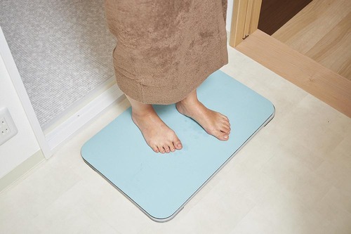 お風呂上がりに3秒乗るだけで測定完了 体組成計おすすめ イメージ