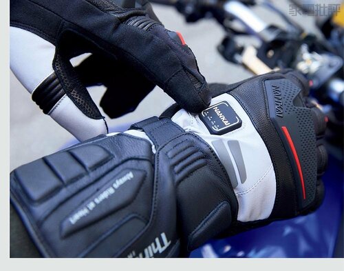 生地は厚めでややゴワつきました バイク用電熱グローブおすすめ イメージ