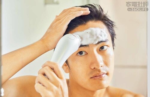 使い方2:円を描くように顔に当てる 電動洗顔ブラシおすすめ イメージ