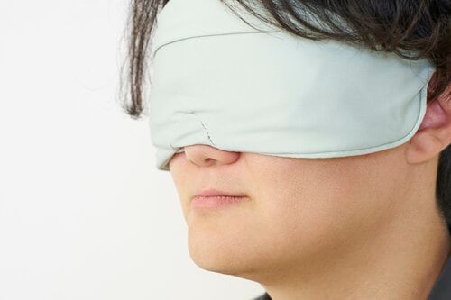 【着け心地】伸縮性のある生地で目元を優しく包み込む 充電式ホットアイマスクおすすめ イメージ