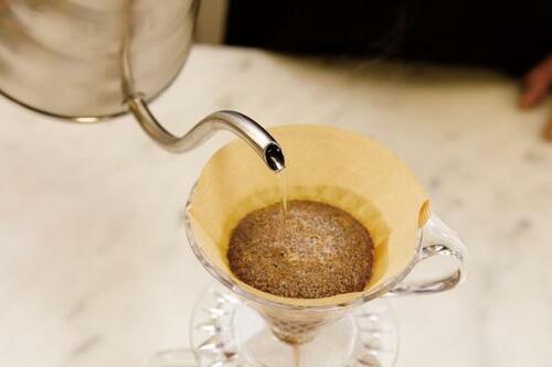 ポイント：注ぐスピードをコントロールしやすい！ イメージ