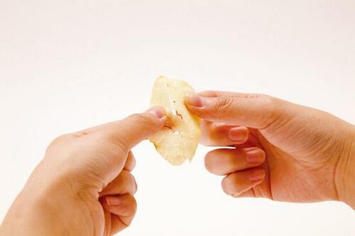 5位: ポテチがフニャフニャに…プラスチックは密閉性が微妙な傾向
