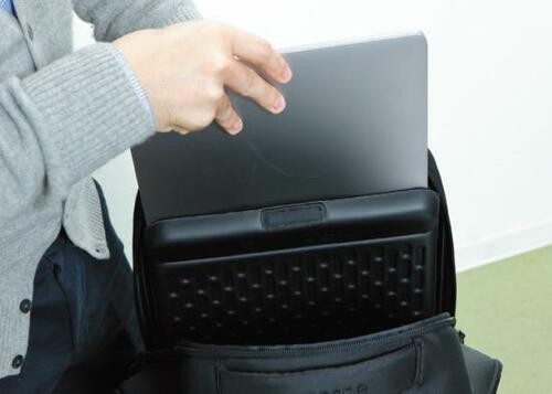 ④PC直入れでも傷つかない!「Reform Tensaerlite Backpack 13