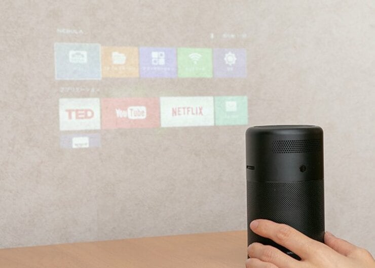 必要なのは壁だけ！ 持ち運べるプロジェクターがおすすめです