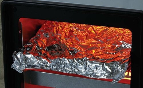 ウマく焼くテク:食材のコゲ防止にはアルミホイルを上からかぶせる イメージ