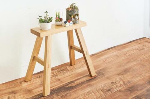 その3：ベッドまわりの収納無印の無垢材ベンチを多目的に利用 イメージ3