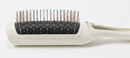電動ヘアブラシはヘアブラシ以上、ヘアアイロン未満として使うならアリ 電動ヘアブラシおすすめ イメージ