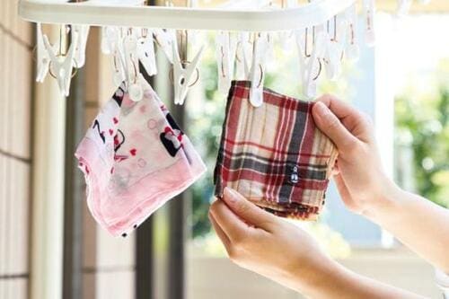 ポイント：ハンカチは4つ折りで干す イメージ2