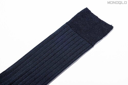 アイテム4:無印良品「紳士 光沢感のある綿糸で編んだ足なり直角リブ編み靴下」 格安メンズファッションコーデおすすめ イメージ2