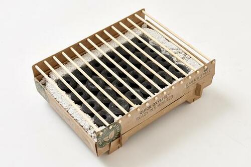 使い捨ての炭付きコンロなら準備は5分、捨てるのも簡単！ イメージ