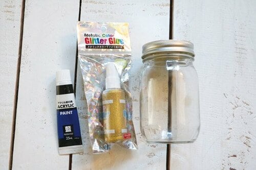 ビンの色付けも自分で。でも塗らなくていいんです イメージ