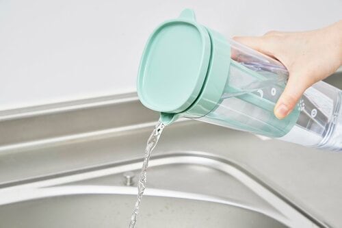 茶こし付きは飲み物作りがラク 横置きできる冷水筒おすすめ イメージ