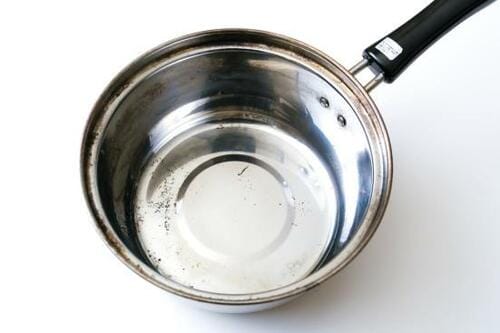 掃除ワザ3：こびりついた鍋の焦げは玉ねぎの皮で解消 イメージ4