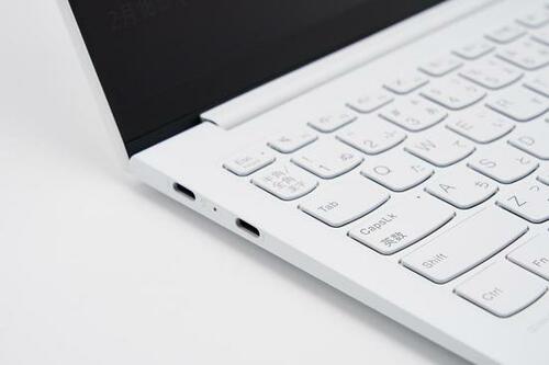 Lenovo「Yoga Slim 750i Carbon」5