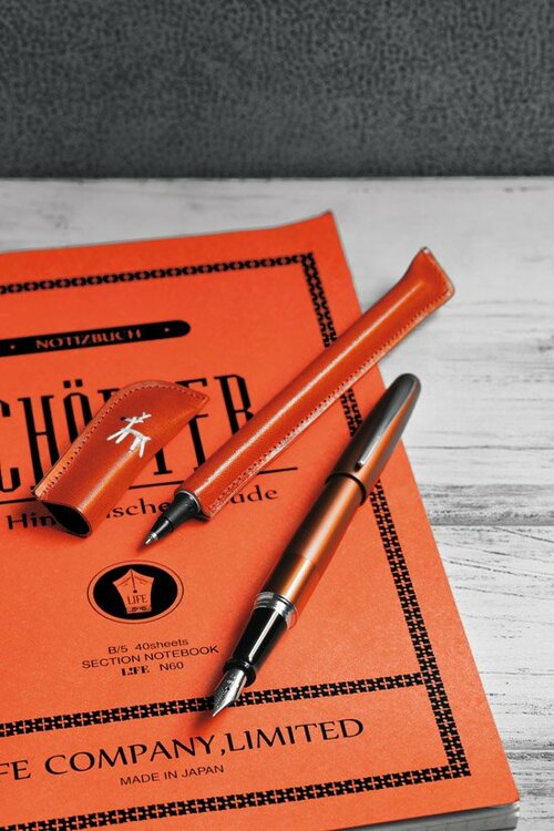 書くのが楽しくなる!オレンジ色のペン2種