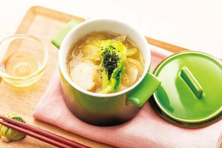 【あったかスープ】茶葉、春菊、アジの刺身！キレイと疲労回復を叶えるみそ汁レシピ3選｜『LDK』と料理家が紹介