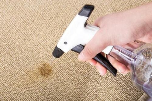 ステップ1：汚れに水をつける イメージ