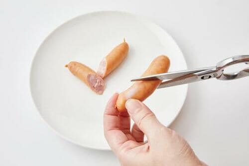 ウインナーや肉のカットはキッチンバサミが◎ イメージ