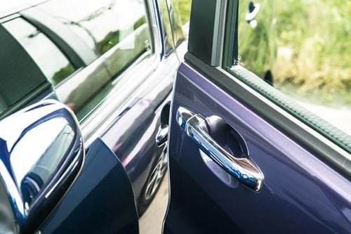 ［イライラ③］ドアのうっかりキズコレを被せるだけで防げます！ イメージ3