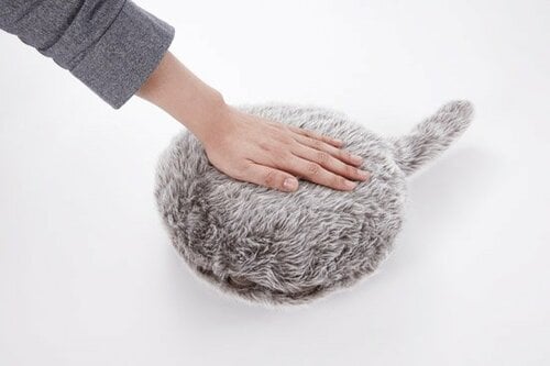 まるで本物! ふさふさのしっぽ型ロボットです