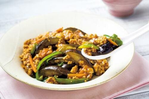 ①濃厚な甜麺醤のコクが茄子によく絡むCook Do(R) イメージ4
