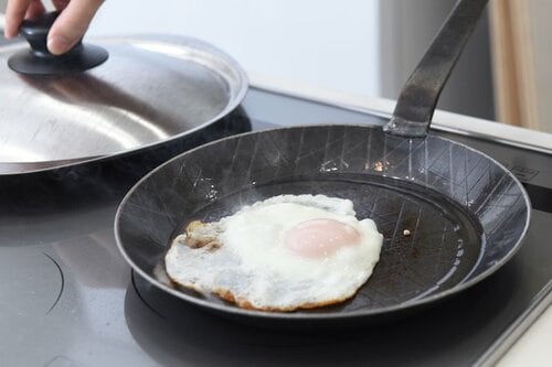 5位: 蓄熱性バツグンで仕上がり◎ turk（ターク）ロースト用フライパン 24cm 鉄フライパンおすすめ イメージ3