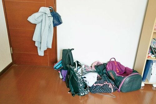 床に置かれた荷物問題…かける収納で解決！ イメージ