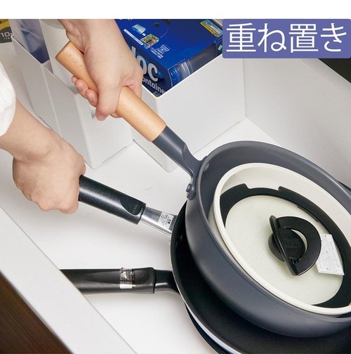 ポイント1:コンロ下収納の高さを活かして縦置きできる イメージ