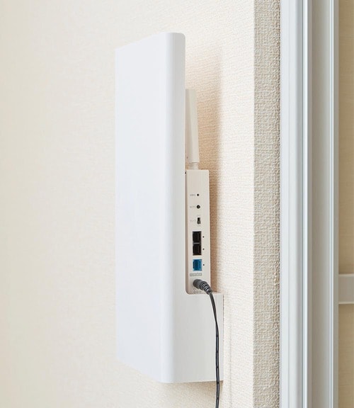 邪魔なルーターを浮かせれば壁に馴染んでスッキリ! ルーター収納おすすめ イメージ2