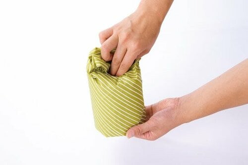 手前に置くトイレットペーパーはナプキンで包むと見た目もアップ イメージ2