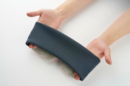 【着け心地】本体に伸縮性があり圧迫感ほぼなし。肌触りも◎ 充電式ホットアイマスクおすすめ イメージ