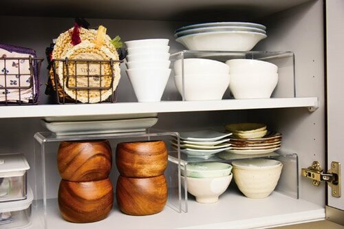 ③食器が取り出しやすいアクリル仕切棚