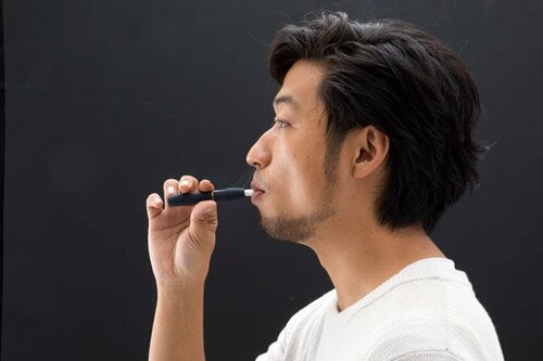 ［比較③　吸いやすさ］手にした感覚も重要です イメージ