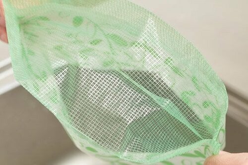 自立する「ごみっこポイ」なら中も見えずに楽々ゴミ捨て