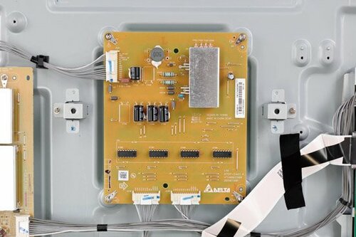 画像処理チップだけじゃない 電源の数も違ってました イメージ3