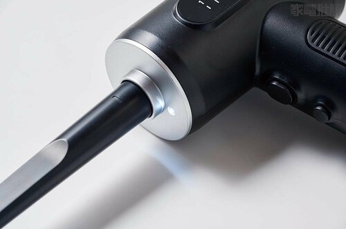 暗い場所に便利なLEDライトを搭載! 電動エアダスターおすすめ イメージ