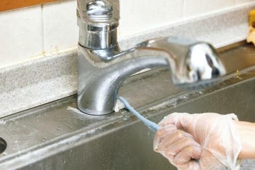 掃除ワザ6：蛇口掃除は「クエン酸」を浸して放置するだけ イメージ4