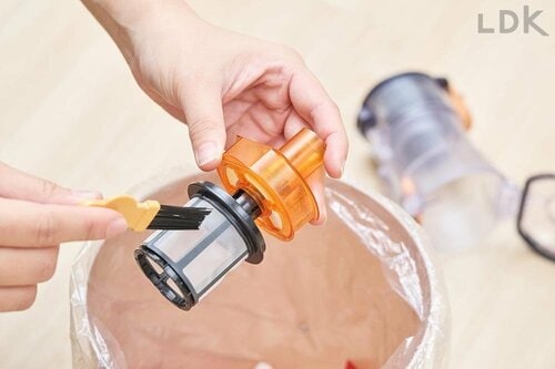 サイクロン式＝吸引力長持ちだけどカップの手入れが必要 コードレス掃除機おすすめ イメージ