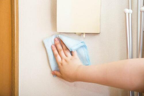 お掃除ワザ1：換気口周りは「歯ブラシ」で汚れをかき出す イメージ3