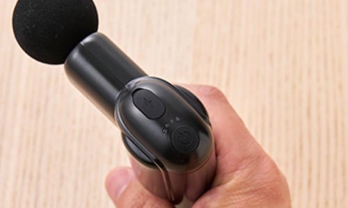 操作ボタンは上部に配置 ミニマッサージガンおすすめ イメージ