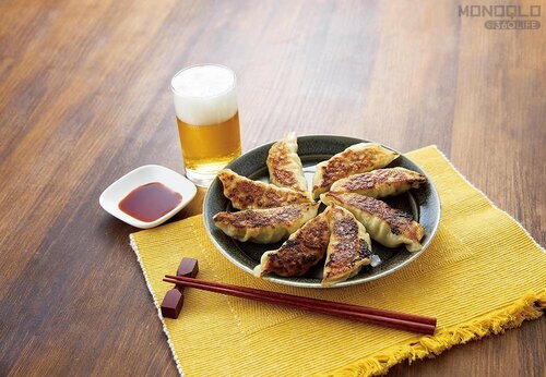 豆腐と春雨がアクセント! シャキシャキ野菜の旨みに感涙!! CJ FOODS JAPAN「ビビゴ 王マンドゥ(肉&野菜)」おすすめ イメージ