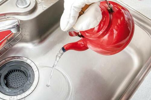 特別な洗剤は必要なし!ヌメリ予防にはお湯が効きます