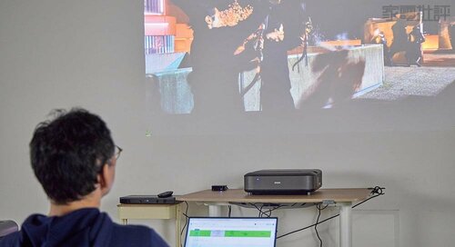 100インチの映像を投影して検証 超短焦点プロジェクターおすすめ イメージ