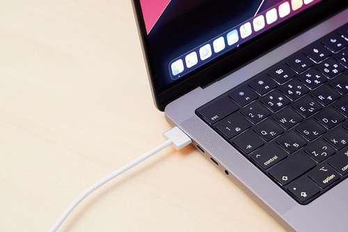 「MagSafe」復活で電源が独立 ノートPCおすすめ イメージ