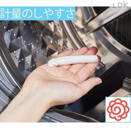 花王「アタックZEROパーフェクトスティック」を洗濯機に投げている画像