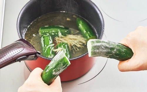 解凍術:凍ったままポキっと折る 野菜の冷凍保存方法おすすめ イメージ