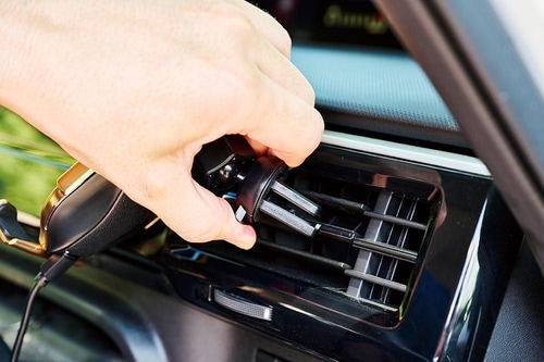 車用スマホホルダーおすすめ GOOSUO スマホホルダー車載 Qi ワイヤレス充電器 イメージ2