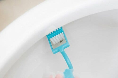 トイレのフチ裏に直撃！ 鏡に映してピンポイントで磨く！ イメージ