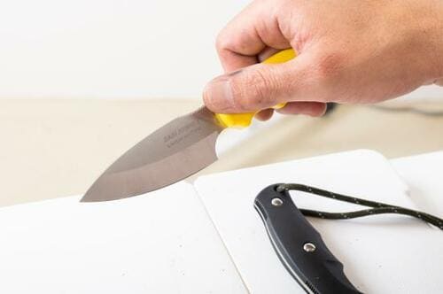 おすすめは海水でも錆びない「ニューサビナイフ 1」 アウトドアナイフおすすめ イメージ3