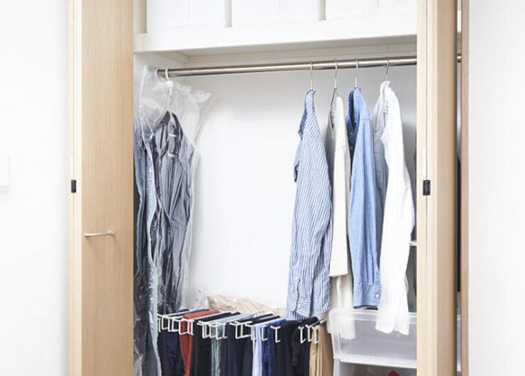 クローゼット収納傑作アイテムのおすすめ5選！脱ぎ散らかしストレスから解放されるのは？